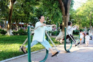 CẢI THIỆN CHIỀU CAO VỚI XE ĐẠP NGOÀI TRỜI, MÁY ĐI BỘ TRÊN KHÔNG, XÀ ĐƠN