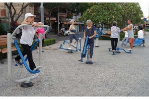THIẾT BỊ NGOÀI TRỜI MÁY ĐI BỘ CHO NGƯỜI CAO TUỔI