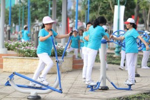  XU HƯỚNG SỬ DỤNG DỤNG CỤ THỂ LỰC TẬP BỤNG - MÁY TẬP TAY VAI ĐÔI NGOÀI TRỜI